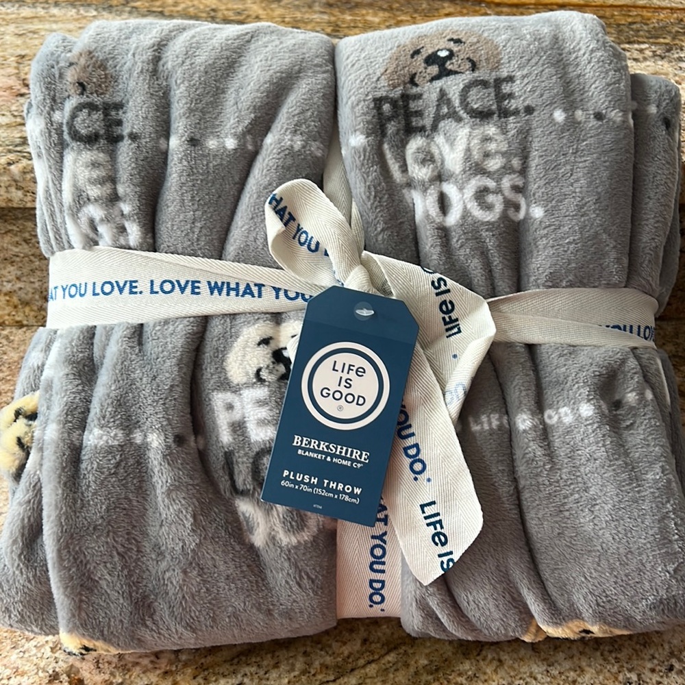 LIFE IS GOOD PLUSH THROW
